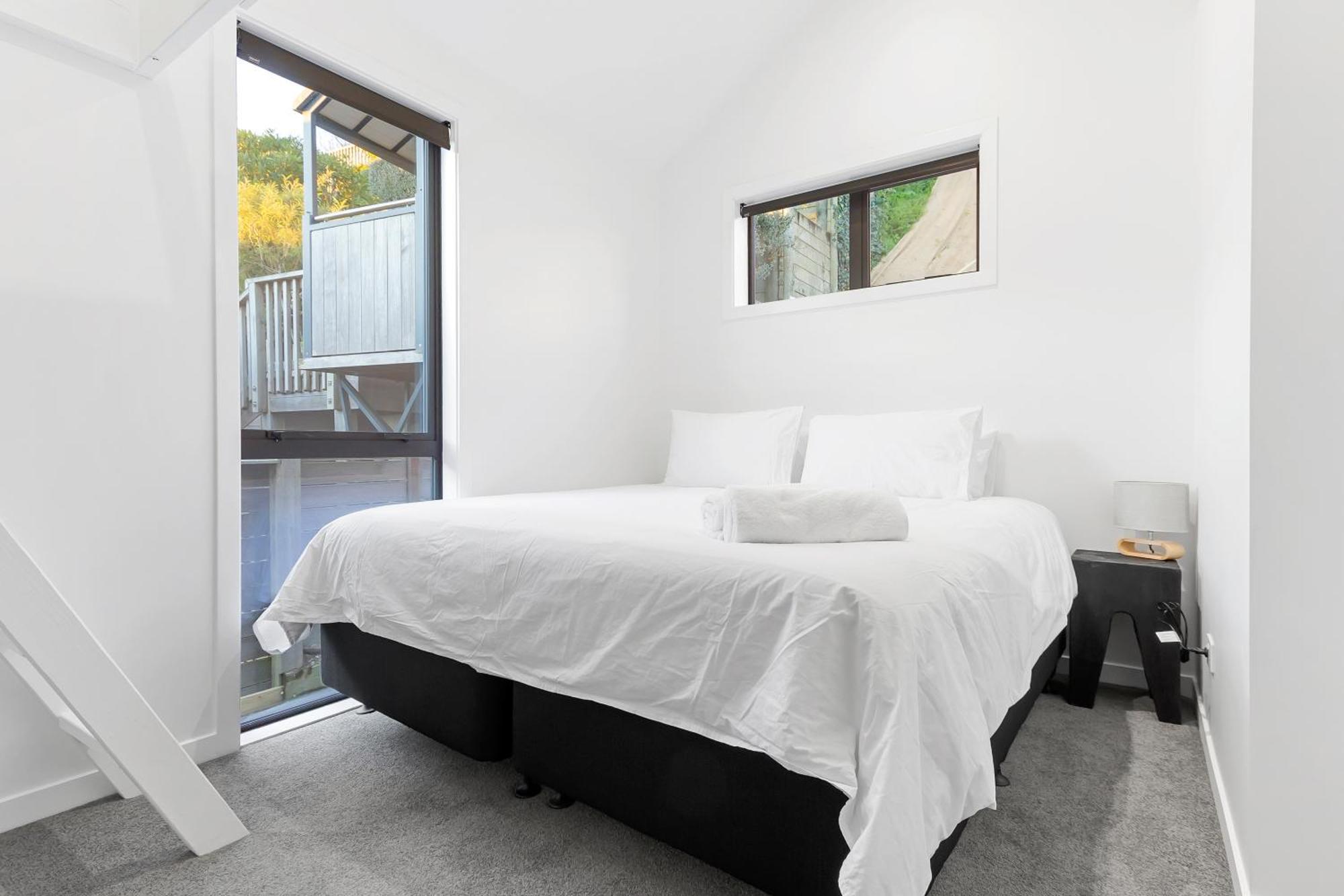 Brand New Lake Front Homes Spa Pool 타우포 호 외부 사진