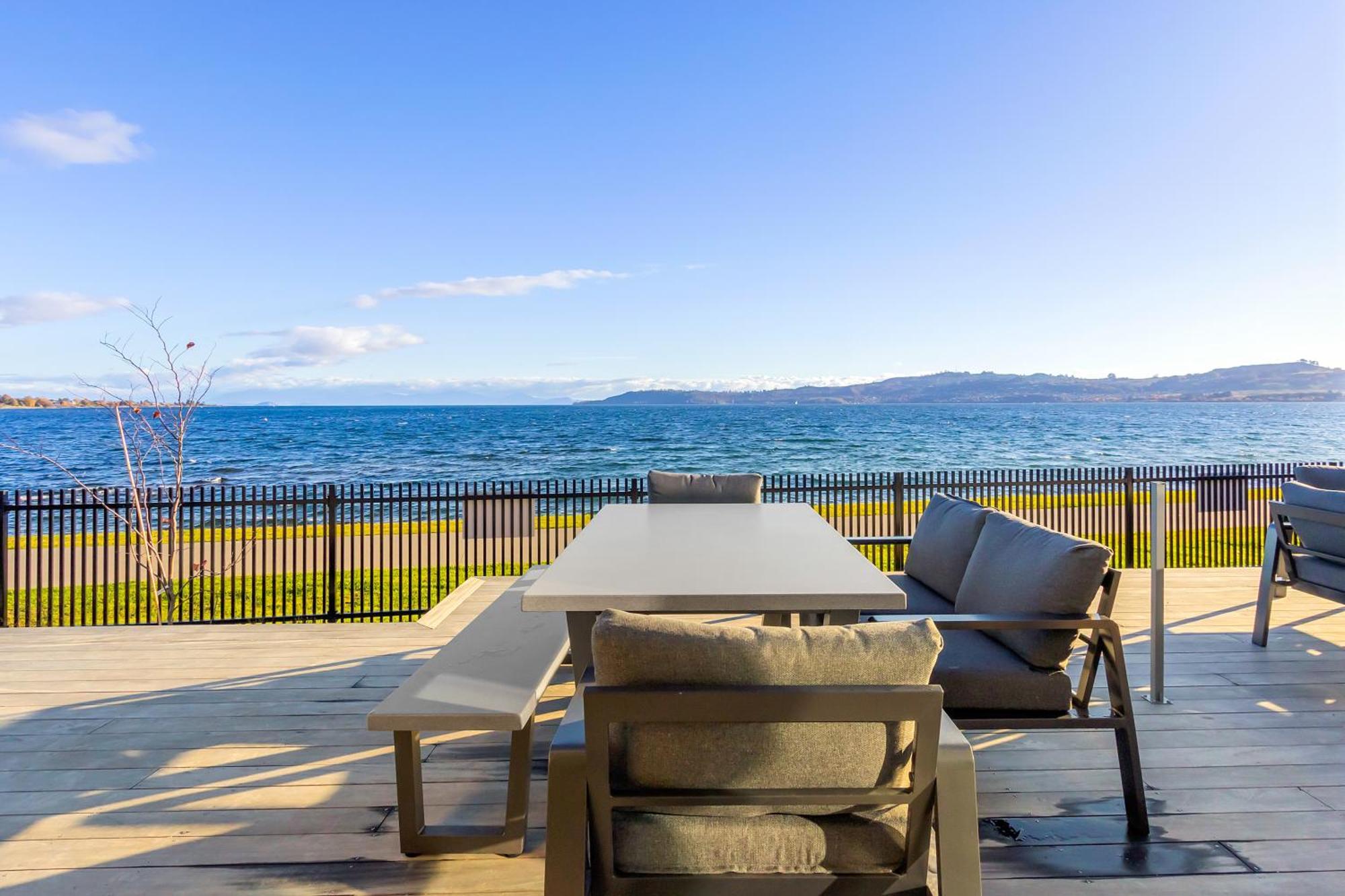 Brand New Lake Front Homes Spa Pool 타우포 호 외부 사진
